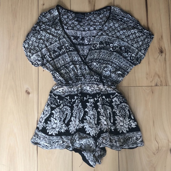 Black and White Patterned Romper - Picture 1 of 3